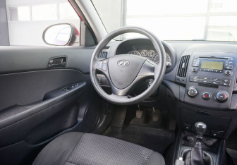 Подержанный автомобиль Hyundai i30 Hatchback 2009 года (13 фото)