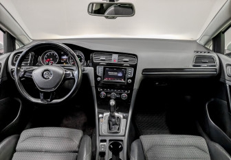 Подержанный автомобиль Volkswagen Golf Hatchback 2014 года (13 фото)