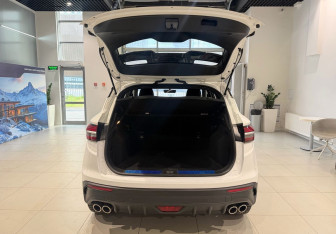 Подержанный автомобиль Geely Coolray 2023 года (9 фото)