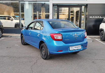 Подержанный автомобиль Renault Logan Sedan 2017 года (7 фото)