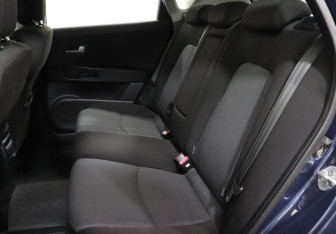 Подержанный автомобиль Kia Ceed Hatchback 2010 года (10 фото)