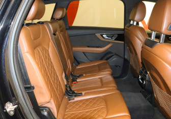 Подержанный автомобиль Audi Q7 2017 года (26 фото)