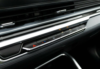 Подержанный автомобиль Geely Emgrand 2023 года (11 фото)