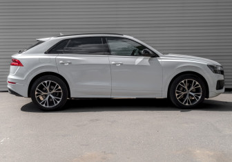 Подержанный автомобиль Audi Q8 2019 года (4 фото)