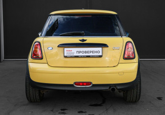 Подержанный автомобиль MINI Hatch 2007 года (5 фото)