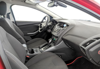 Подержанный автомобиль Ford Focus Hatchback 2012 года (11 фото)