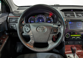Подержанный автомобиль Toyota Camry Sedan 2014 года (25 фото)