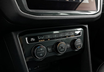 Подержанный автомобиль Volkswagen Tiguan 2017 года (21 фото)