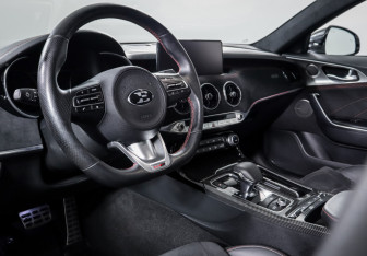 Подержанный автомобиль Kia Stinger 2021 года (14 фото)