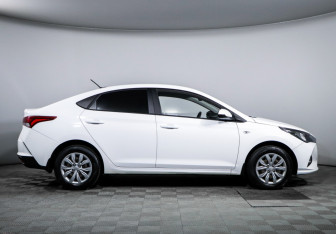 Подержанный автомобиль Hyundai Solaris Sedan 2021 года (4 фото)