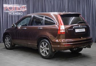 Подержанный автомобиль Honda CR-V 2011 года (7 фото)