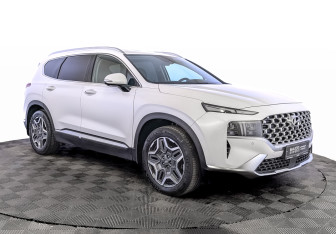 Подержанный автомобиль Hyundai Santa Fe 2022 года (3 фото)