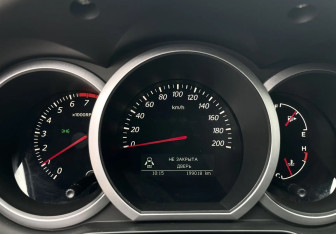 Подержанный автомобиль Suzuki Grand Vitara 2009 года (15 фото)