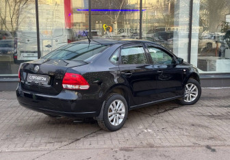 Подержанный автомобиль Volkswagen Polo Sedan 2013 года (8 фото)