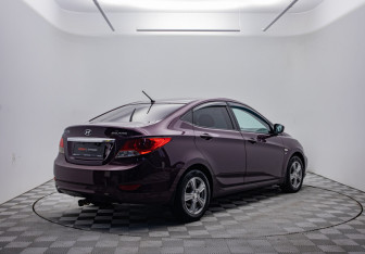 Подержанный автомобиль Hyundai Solaris Sedan 2012 года (5 фото)