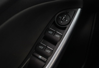 Подержанный автомобиль Ford Focus Hatchback 2013 года (14 фото)