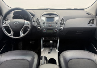 Подержанный автомобиль Hyundai ix35 2015 года (12 фото)