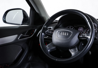 Подержанный автомобиль Audi Q3 2014 года (17 фото)