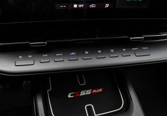 Подержанный автомобиль Changan UNI-S 2024 года (21 фото)