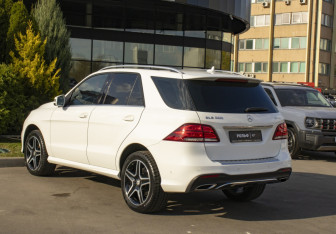 Подержанный автомобиль Mercedes-Benz GLE 2016 года (7 фото)