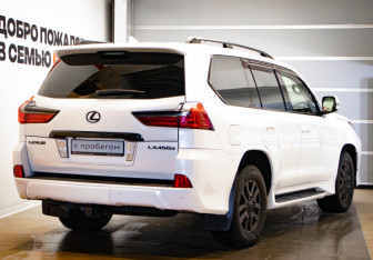 Подержанный автомобиль Lexus LX 2016 года (4 фото)