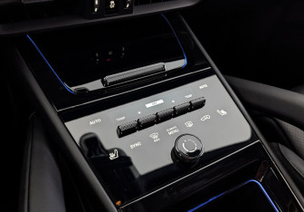 Подержанный автомобиль Porsche Cayenne 2024 года (21 фото)