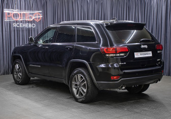 Подержанный автомобиль Jeep Grand Cherokee 2020 года (7 фото)