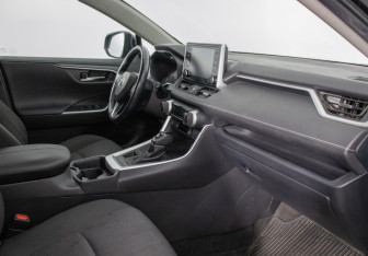 Подержанный автомобиль Toyota RAV4 2020 года (9 фото)