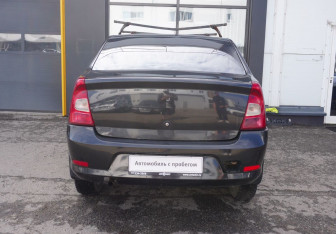 Подержанный автомобиль Renault Logan Sedan 2010 года (6 фото)