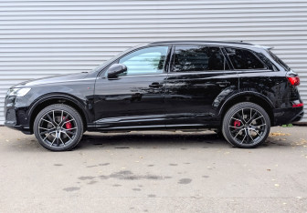 Подержанный автомобиль Audi Q7 2024 года (8 фото)