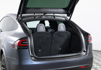 Подержанный автомобиль Tesla Model X 2018 года (9 фото)
