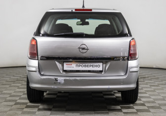 Подержанный автомобиль Opel Astra Wagon 2014 года (6 фото)