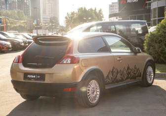 Подержанный автомобиль Volvo C30 2007 года (4 фото)