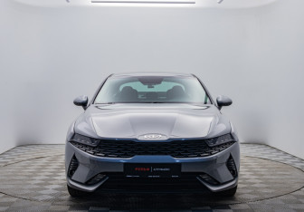 Подержанный автомобиль Kia K5 2022 года (8 фото)