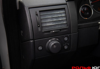 Подержанный автомобиль Opel Meriva 2008 года (15 фото)