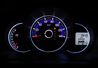 Подержанный автомобиль Honda N-WGN 2015 года (11 фото)