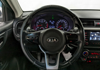 Подержанный автомобиль Kia Rio Sedan 2017 года (24 фото)