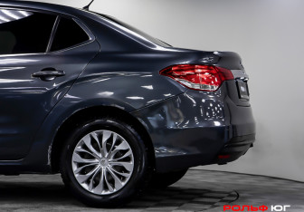 Подержанный автомобиль Citroen C4 Sedan 2013 года (19 фото)