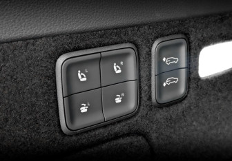 Подержанный автомобиль Hongqi E-HS9 2022 года (27 фото)