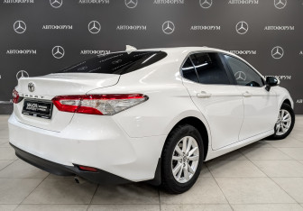 Подержанный автомобиль Toyota Camry Sedan 2019 года (5 фото)