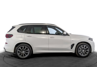 Подержанный автомобиль BMW X5 2023 года (4 фото)
