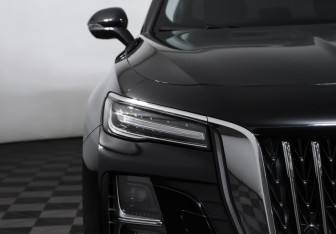 Подержанный автомобиль Hongqi H5 2024 года (25 фото)