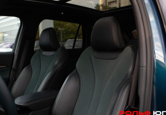 Подержанный автомобиль Geely Monjaro 2023 года (14 фото)