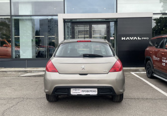 Подержанный автомобиль Peugeot 308 Hatchback 2013 года (6 фото)