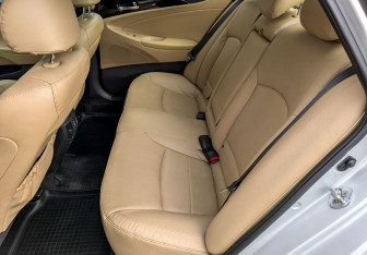 Подержанный автомобиль Hyundai Sonata 2011 года (12 фото)
