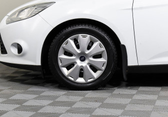 Подержанный автомобиль Ford Focus Hatchback 2014 года (7 фото)