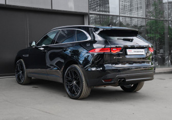 Подержанный автомобиль Jaguar F-Pace 2019 года (6 фото)