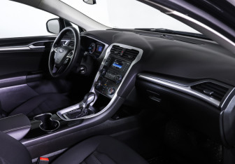 Подержанный автомобиль Ford Mondeo Sedan 2015 года (10 фото)