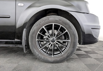 Подержанный автомобиль Renault Logan Sedan 2013 года (18 фото)