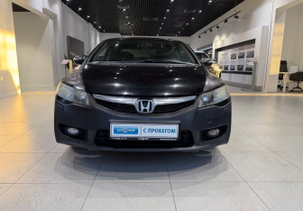 Подержанный автомобиль Honda Civic Sedan 2011 года (2 фото)